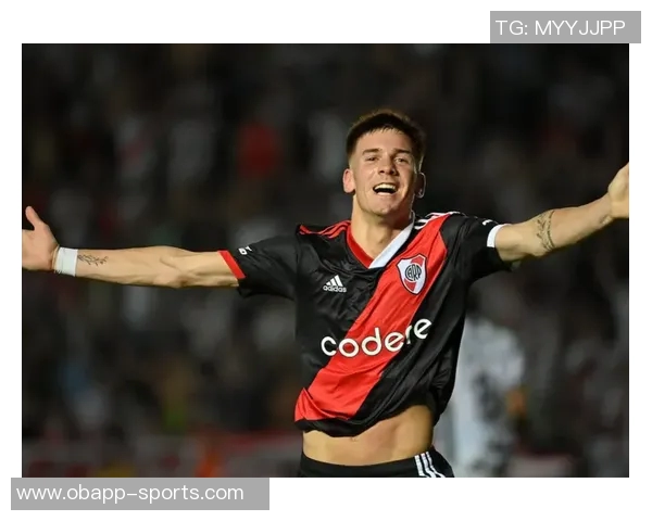 马斯坦托诺训练中疑似受伤与队医一同离场引发担忧